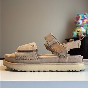 Ugg Goldenstar platform sandal used size 9.5
